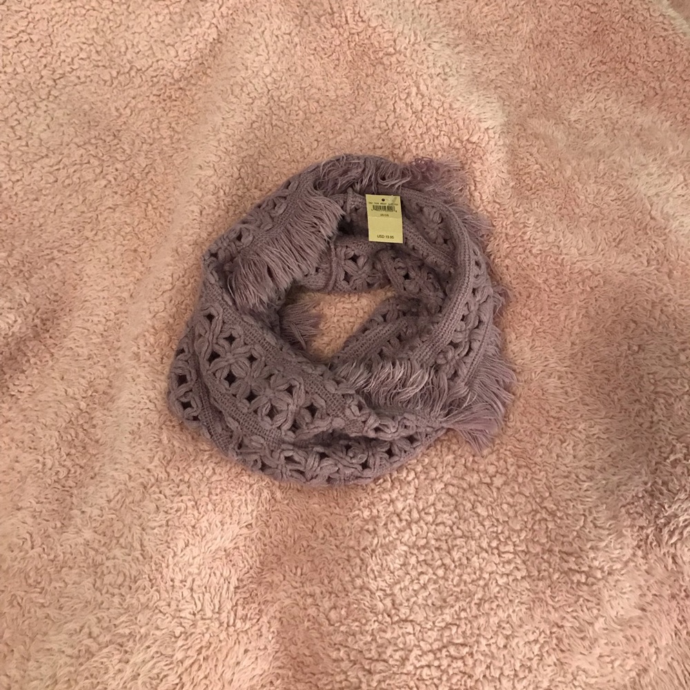 American Eagle scarf